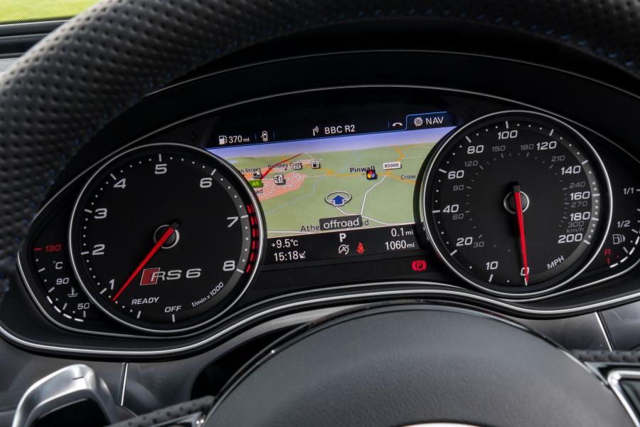 Панель приборов Audi RS6 Avant Performance (4G, C7) 2016 года  (UK) (фото 6 из 24)